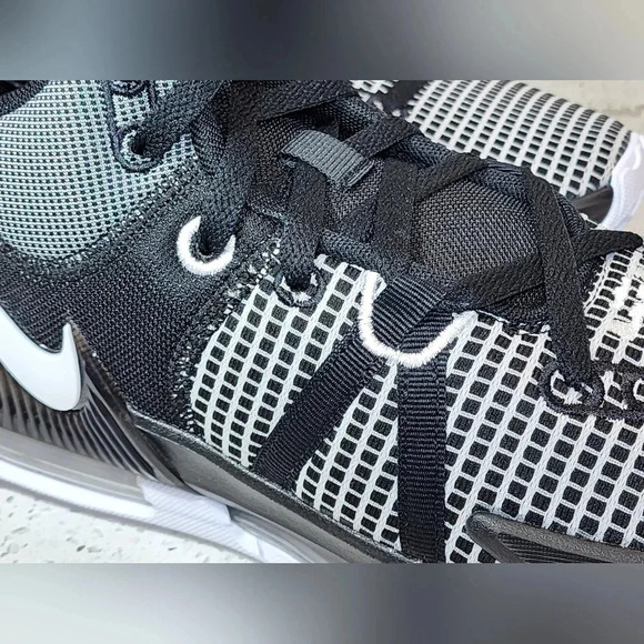 Nike Lebron Witness VII 7 Black & White Men's Size 12.0 DZ3299 001 - Picture 7 of 11